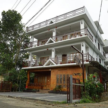 テッカディ Periyar Woods Bed & Breakfast エクステリア 写真