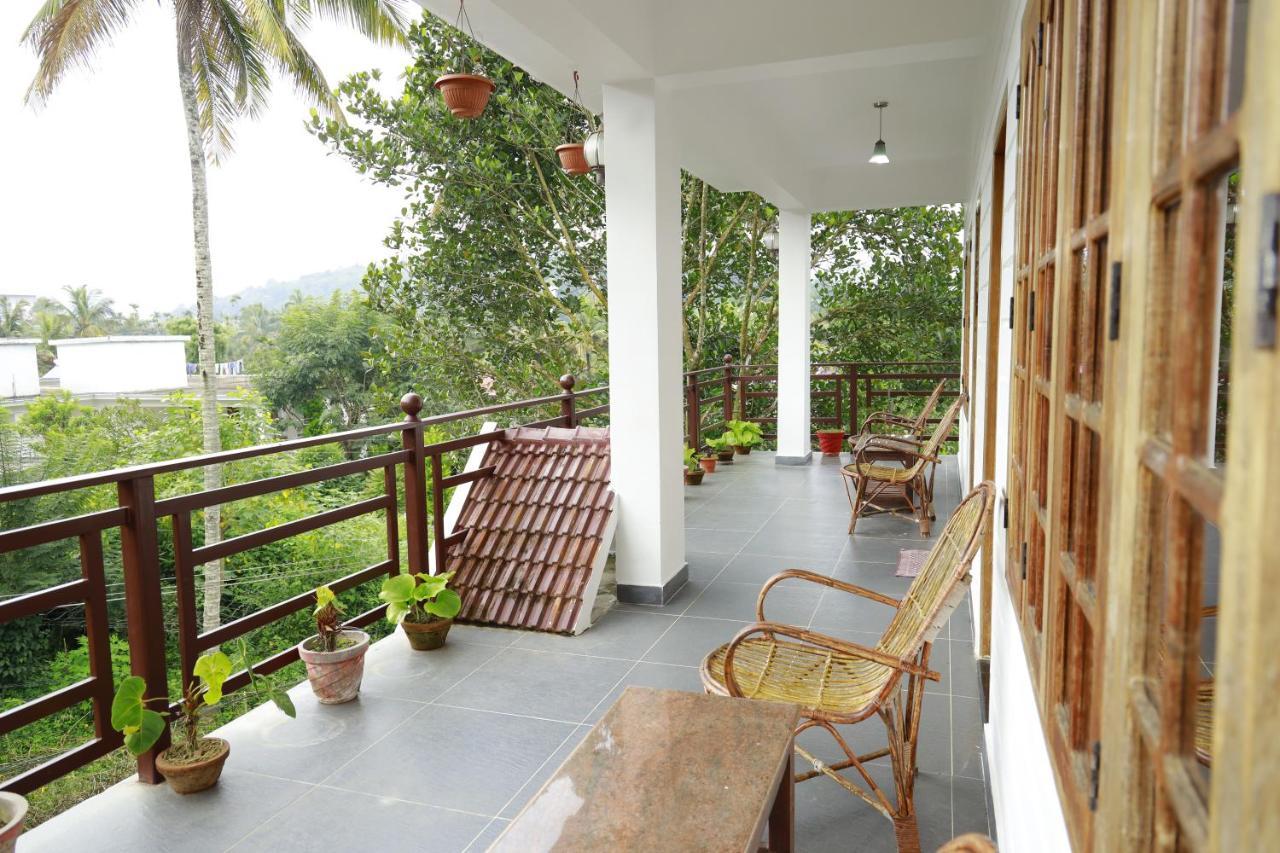 テッカディ Periyar Woods Bed & Breakfast エクステリア 写真