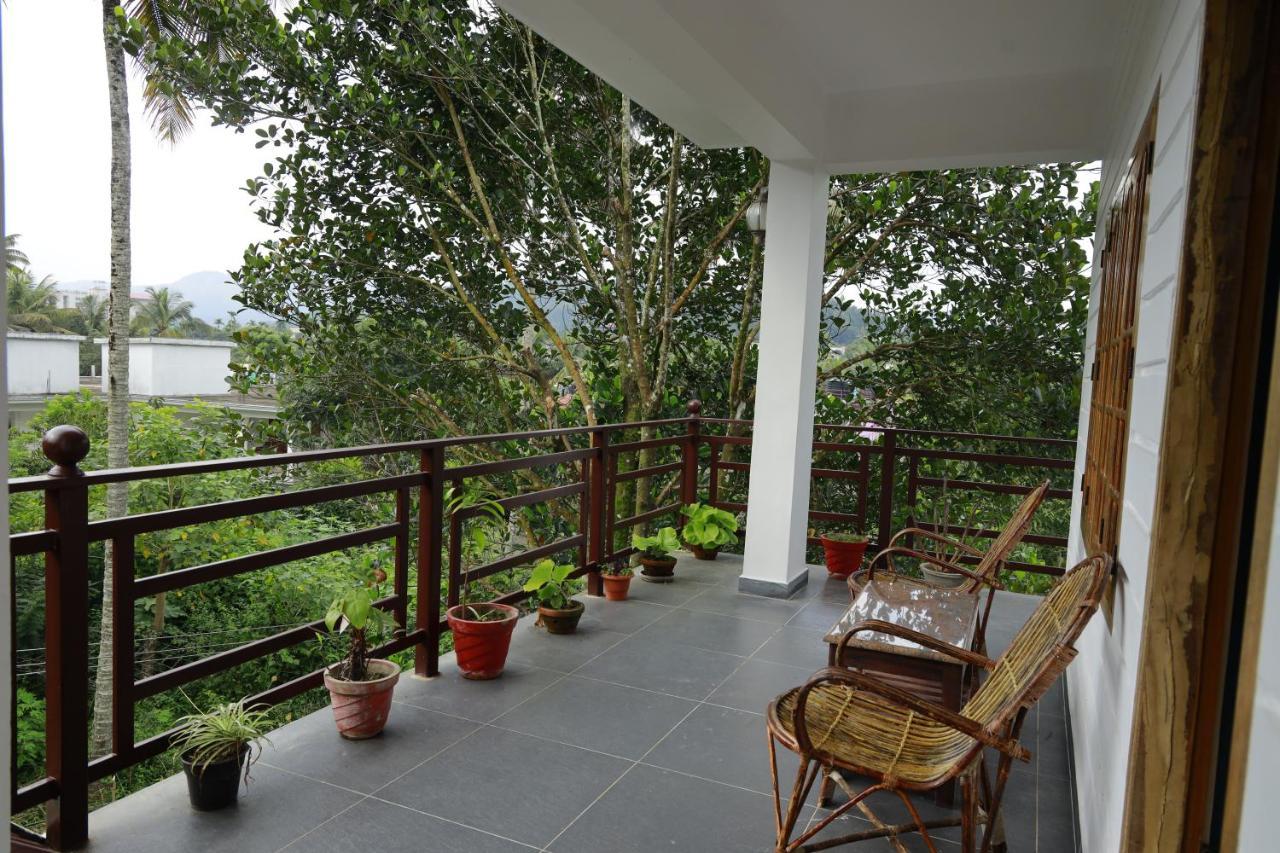 テッカディ Periyar Woods Bed & Breakfast エクステリア 写真