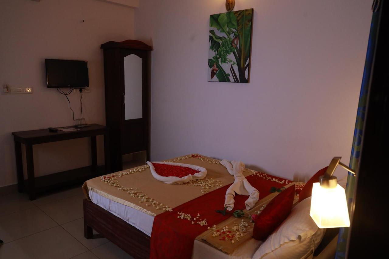 テッカディ Periyar Woods Bed & Breakfast エクステリア 写真