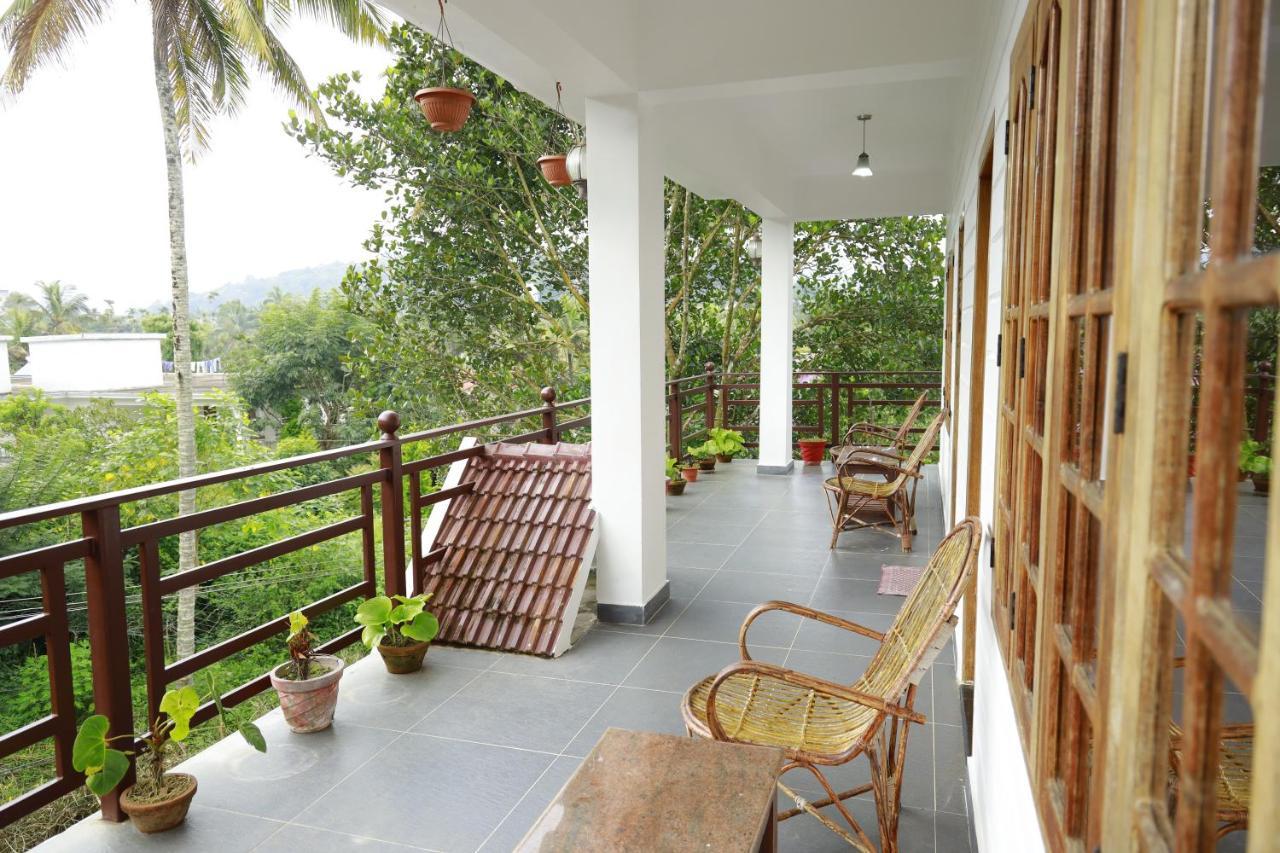 テッカディ Periyar Woods Bed & Breakfast エクステリア 写真